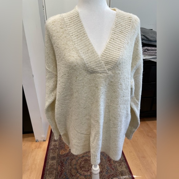V-neck drop sleeve oversized sweater, cream with gold color - Picture 1 of 5
